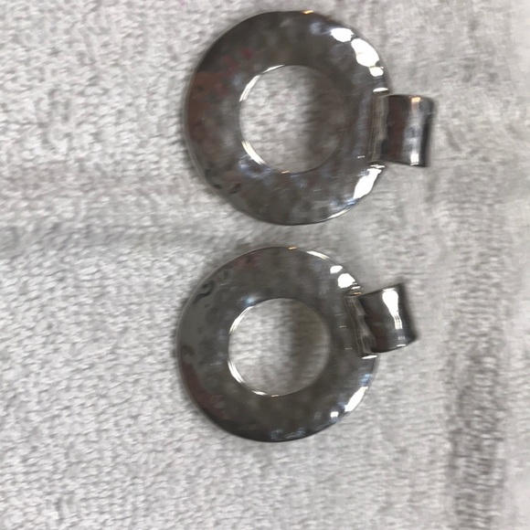 Vince Camuto Jewelry - Vince Camuto clip earring